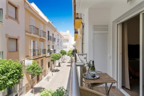Central and cozy near the beach by Costarentals - Ref 117